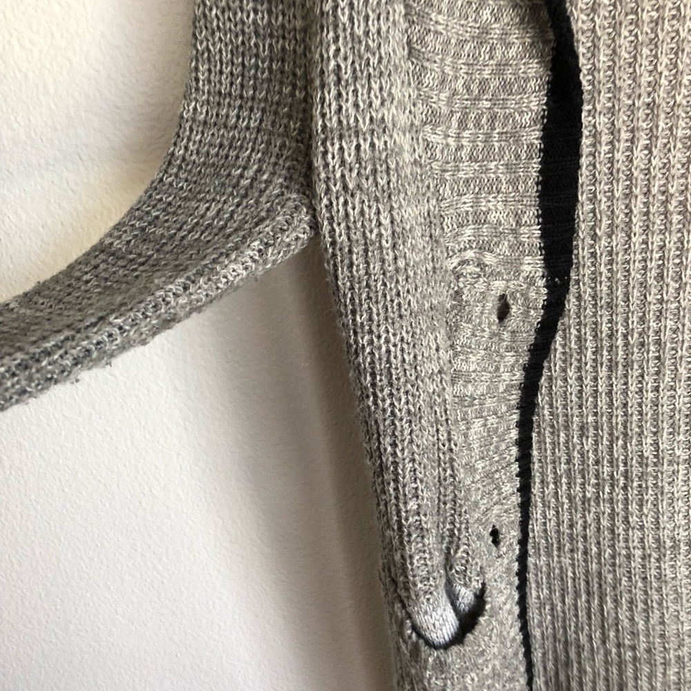 STYLIN’ SWEATER ❄️😍 - Picture 4 of 7